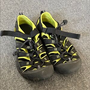Keen Kids Black and Neon Yellow Closed-Toe Water Sandals Newport H2